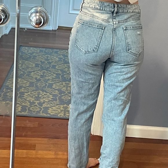 light wash denim boyfriend jeans​ - Picture 3 of 4